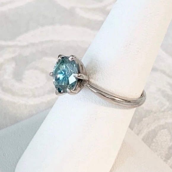 2.30 Ct VVS1 Vivid Blue Moissanite Ring - Picture 3 of 11